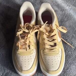 Kids brown/tan Sneakers